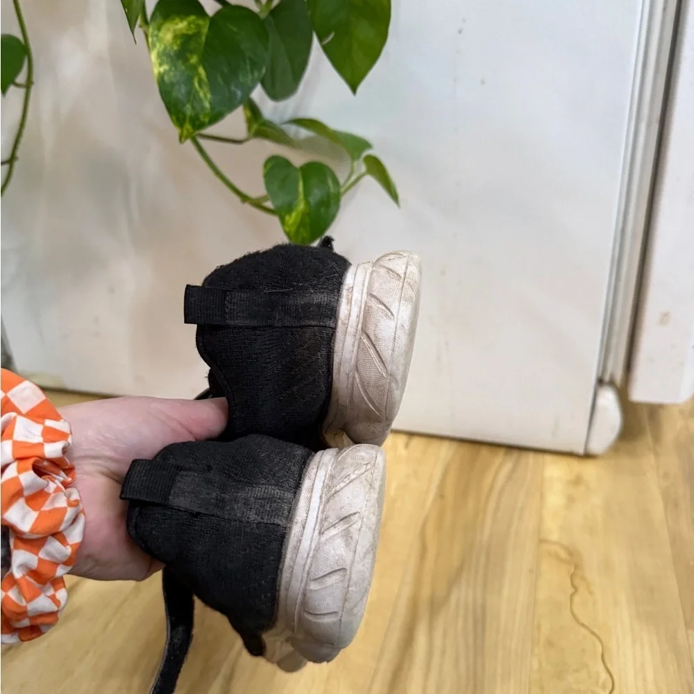 Black Knit Sneakers youth 4-4.5
